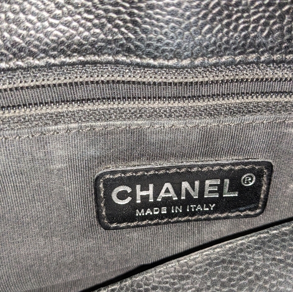 LARGE CHANEL BLACK QUILTED BAG, CHAIN STRAP, VERY GOOD PRE-OWNED CONDITION - Picture 5 of 10